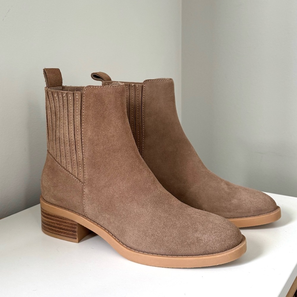 Women's Dolce Vita Chelsea Boot in Taupe